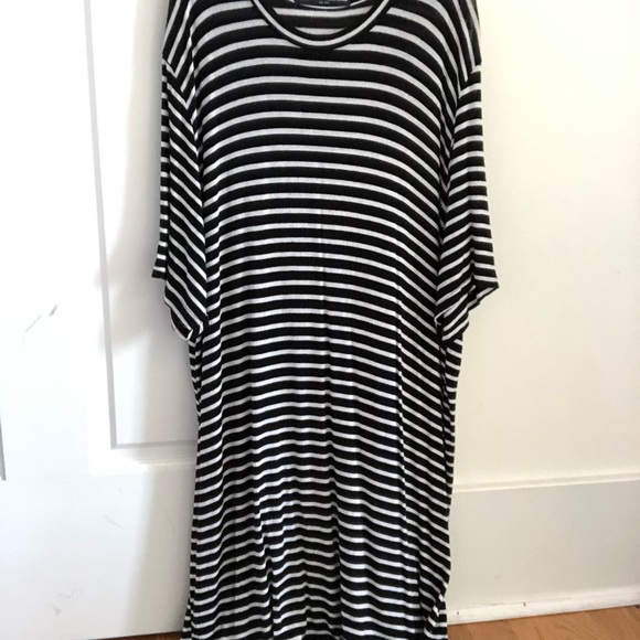 Brandy Melville striped T-shirt dress - Picture 2 of 3